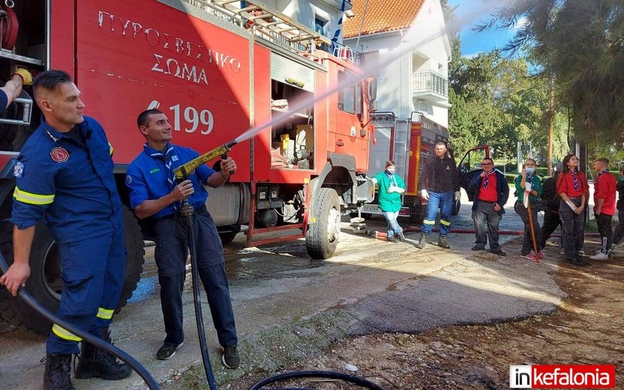 Μαθήματα πυρόσβεσης από την Πυροσβεστική στους προσκόπους του 1ου Συστήματος Αργοστολίου! (εικόνες/video)