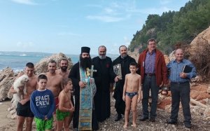 Στην παραλία Παραδείσι, ο αγιασμός των Yδάτων στην Ιερά Μονή Σισσίων (εικόνες/video)