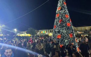 Ιθάκη: Πλήθος κόσμου στην έναρξη των Χριστουγεννιάτικων εκδηλώσεων (εικόνες)