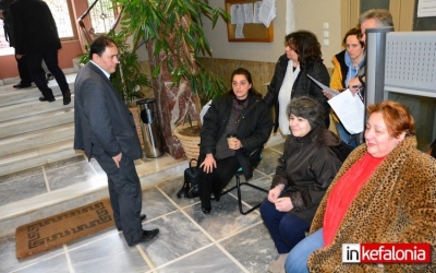 Έπεσε πάνω στην κατάληψη των Περιφερειακών Υπαλλήλων Κεφαλονιάς ο Χρήστος Λαμπρίδης (εικόνες)