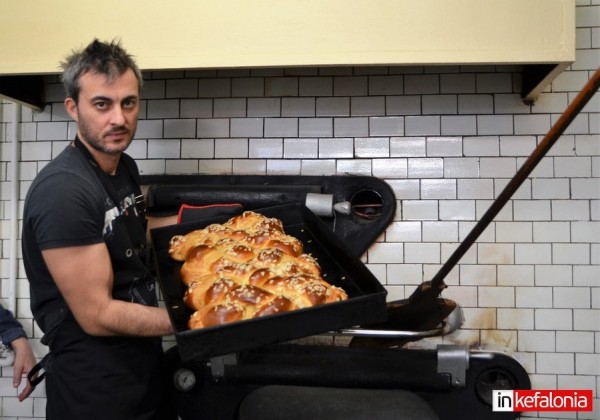 Μοσχοβόλησε όλο το Λιθόστρωτο από τα τσουρέκια του Σέσουλα!