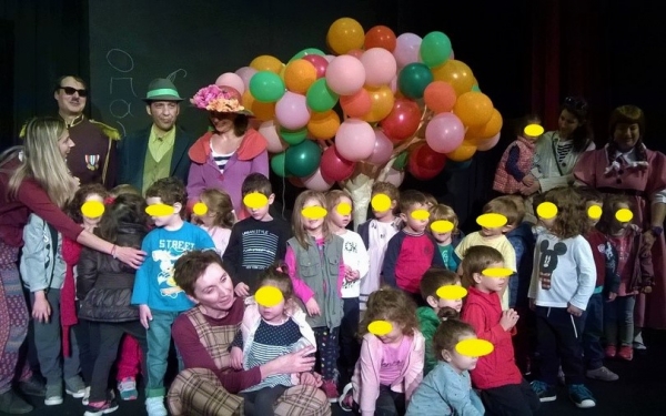 Το "ΚΟΚΚΙΝΟ ΜΠΑΛΟΝΙ" πήγε θέατρο!