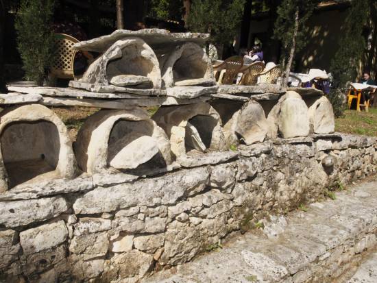 Βρήκαμε κυψέλες από πέτρα!