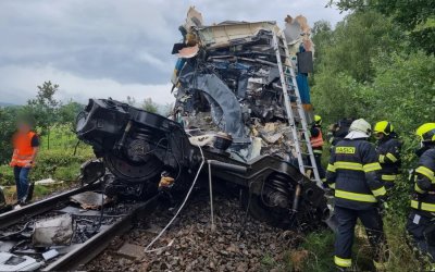 Σύγκρουση τρένων στην Τσεχία: Νεκροί και δεκάδες τραυματίες