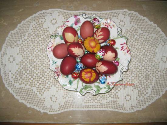 Σήμερα βάφουνε τα Πασχαλινά αυγά! 