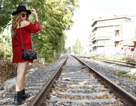 H fashion blogger Δάφνη Νεοφύτου προτείνει &quot;Red &amp; Black&quot;