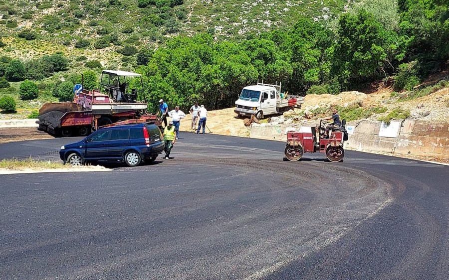 Ξεκίνησε η ασφαλτόστρωση από την Κριτωνού έως το Λειβάδι (εικόνες)