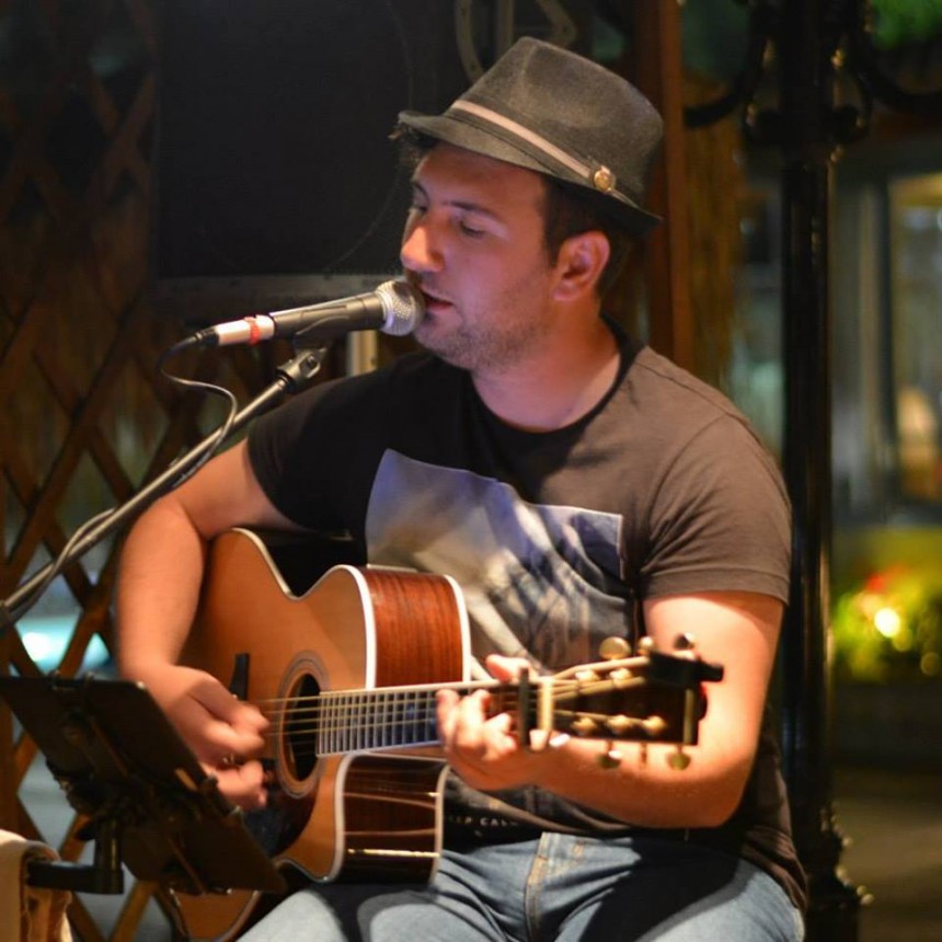 Ο Ληξουριώτης Μάκης Καμινάρης κυκλοφόρησε το πρώτο του τραγούδι με τίτλο «Κύπρος»