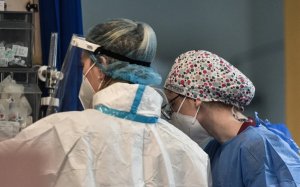 Άδειασε η κλεψύδρα - Σε αναστολή καθηκόντων από σήμερα οι ανεμβολίαστοι υγειονομικοί