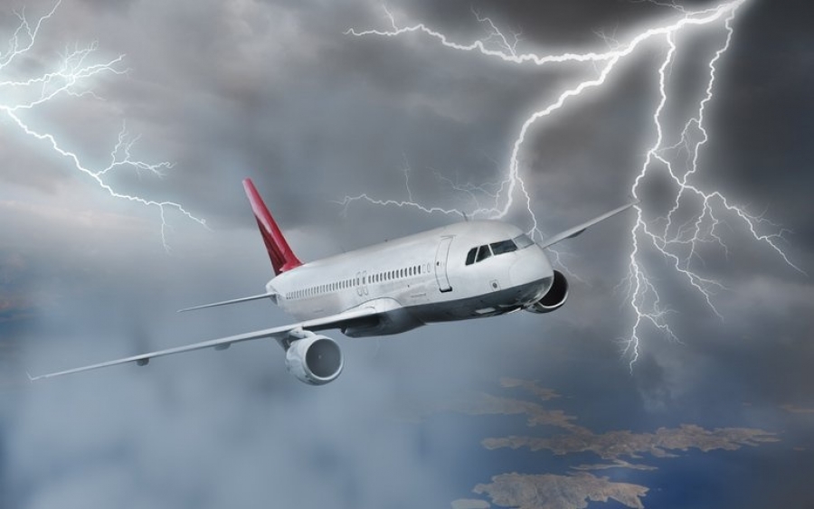 Τρόμος στον αέρα: Αεροπλάνο με προορισμό τη Θεσσαλονίκη χτυπήθηκε από κεραυνό