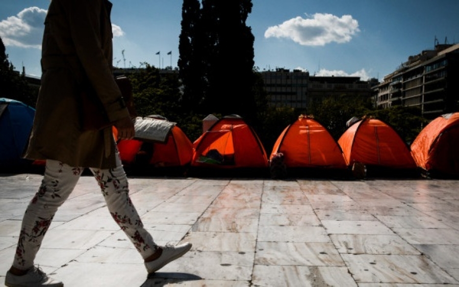 Σύνταγμα: Στις σκηνές διανυκτέρευσαν οι πρόσφυγες -Αρνούνται να φύγουν