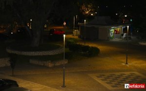Ομόρφυνε! Ποιοτική αναβάθμιση στην πλατεία Σισσιωτίσσης στο Αργοστόλι με μοντέρνες κολώνες φωτισμού (εικόνες)