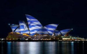 Φωτομοντάζ της Όπερας με τα ελληνικά χρώματα από την Αρχιεπισκοπή Αυστραλίας