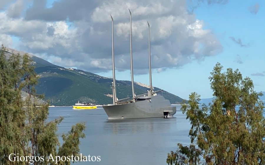 Φουτουριστικό ιστιοφόρο &quot;έργο τέχνης&quot; Ρώσου δισεκατομμυριούχου στο λιμάνι της Σάμης! (εικόνες)