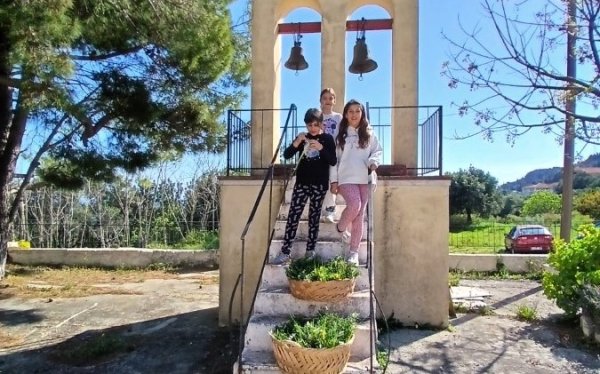 Έτοιμα τα βάγια στον Ιερό Ναό Δώδεκα Απόστολων στα Χαυδάτα