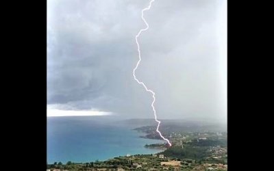 &Kappa;&epsilon;&phi;&alpha;&lambda;&omicron;&nu;&iota;ά: &Epsilon;&nu;&tau;&upsilon;&pi;&omega;&sigma;&iota;&alpha;&kappa;ή &epsilon;&iota;&kappa;ό&nu;&alpha; &mu;&epsilon; &kappa;&epsilon;&rho;&alpha;&upsilon;&nu;ό &kappa;&alpha;&tau;ά &tau;&eta;&nu; &delta;&iota;ά&rho;&kappa;&epsilon;&iota;&alpha; &tau;&eta;&sigmaf; &kappa;&alpha;&tau;&alpha;&iota;&gamma;ί&delta;&alpha;&sigmaf;!