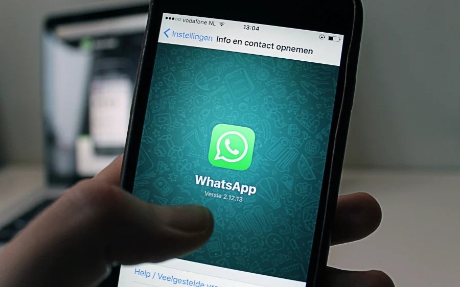 Το WhatsApp «φέρνει» λειτουργία που θα επιτρέπει σε χρήστες να διορθώνουν μηνύματα που έστειλαν και μετάνιωσαν