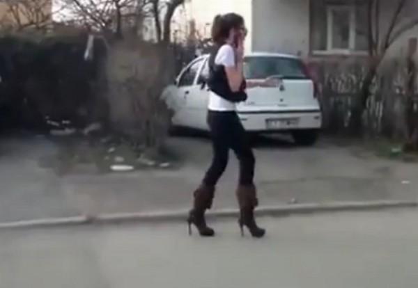 Γυναίκα μαθαίνει τα ψηλά τακούνια… Που πας κουκλίτσα μου με το 12ποντο!! (video)