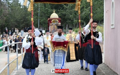 Πλήθος πιστών στη Μονή Αγίου Ανδρέα Μηλαπιδιάς για τη Ζωοδόχο Πηγή