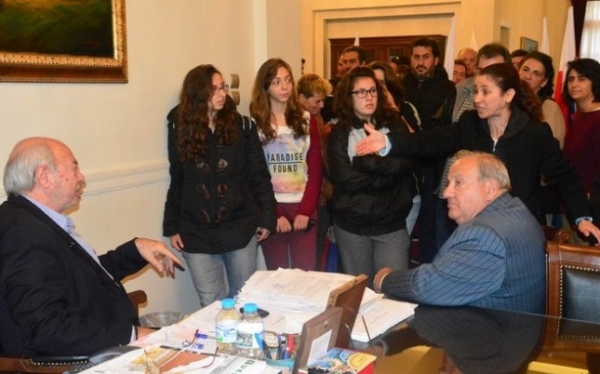 Αντιδράσεις για τη συμπεριφορά του Δημάρχου Αλέξανδρου Παρίση