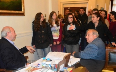 Αντιδράσεις για τη συμπεριφορά του Δημάρχου Αλέξανδρου Παρίση