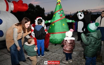 Γιορτινή βραδιά στα Περατάτα με το άναμμα του Χριστουγεννιάτικου Δέντρου