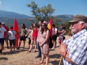 Ιστορικός περίπατος της ΚΝΕ στα Κυκλώπεια Τείχη