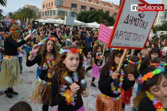 Η Καρναβαλική παρέλαση στο Αργοστόλι (βίντεο)