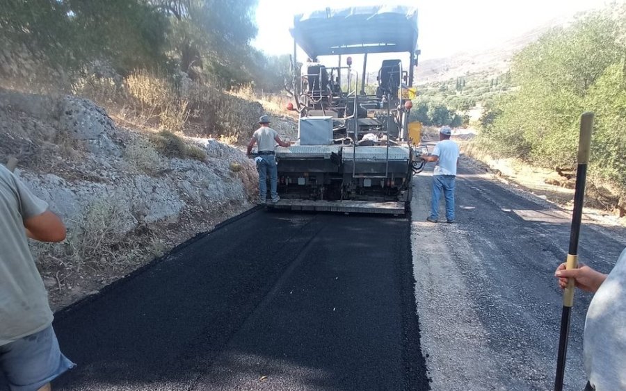 Ασφαλτόστρωση στην Ε.Ο Διλινάτα-Δαυγάτα (εικόνες)