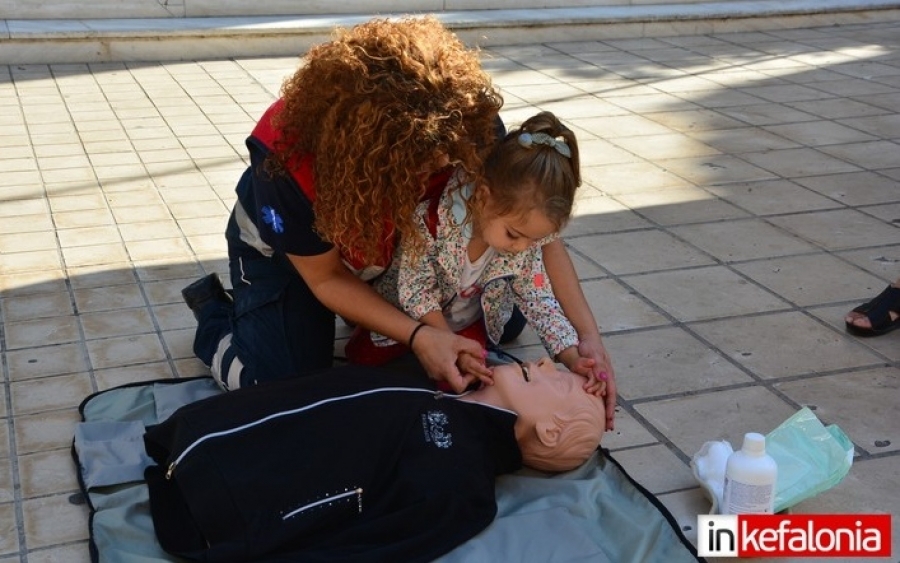 Ενημέρωση και εκπαίδευση πολιτών σε Αργοστόλι - Ληξουρι απο το ΕΚΑΒ