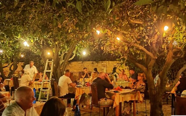 Το Εστιατόριο Εσπερίδες στα Σβορωνάτα αναζητά συνεργάτες για την καλοκαιρινή σεζόν