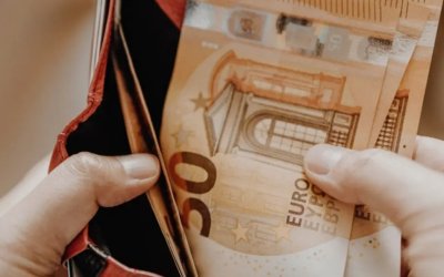 Συντάξεις - Επιδόματα: Πότε θα δουν τα χρήματα οι δικαιούχοι