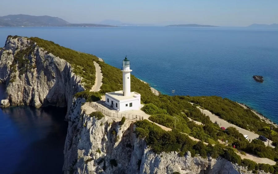 Φάρος Δουκάτο στη Λευκάδα: Υπέροχες εικόνες από το ακρωτήρι που ο μύθος έχει συνδέσει με τον απελπισμένο έρωτα (βίντεο)