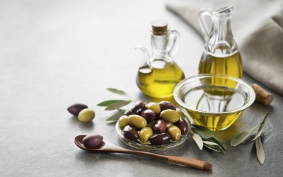 "Βουτιά" των τιμών για το ελληνικό ελαιόλαδο - Πόσο κοστίζει το λίτρο