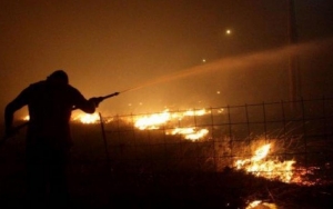 Αναζωπύρωση στην φωτιά στα Μαυράτα (Ανανεωμένο - εικόνες - video)