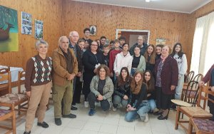 Μαθητές του 2ου Γυμνασίου στο ΚΑΠΗ Αργοστολίου