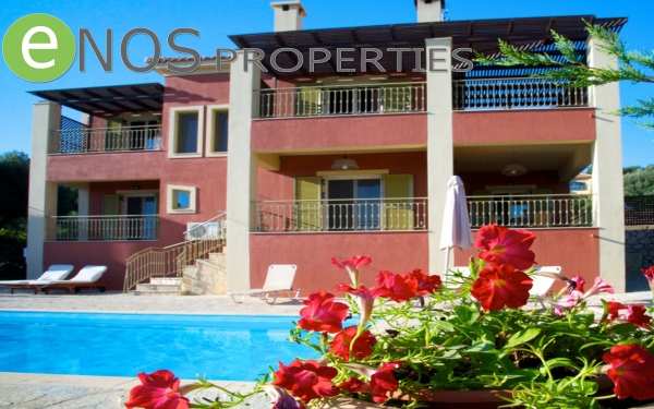 Πωλείται Πολυτελής Βίλα στα Καλλιγάτα