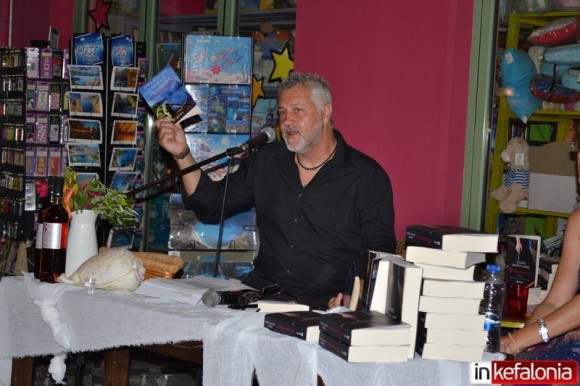 Ληξούρι: Παρουσίασε το νέο του βιβλίο ο Σπύρος Πετρουλάκης (εικόνες)