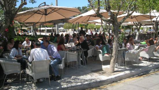Πριν απο την κάλπη: Περισυλλογή με… καφεδάκι!