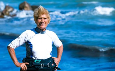 Το CNN GREECE βράβευσε την 85 χρονη surfer Αναστασία Γερολυμάτου