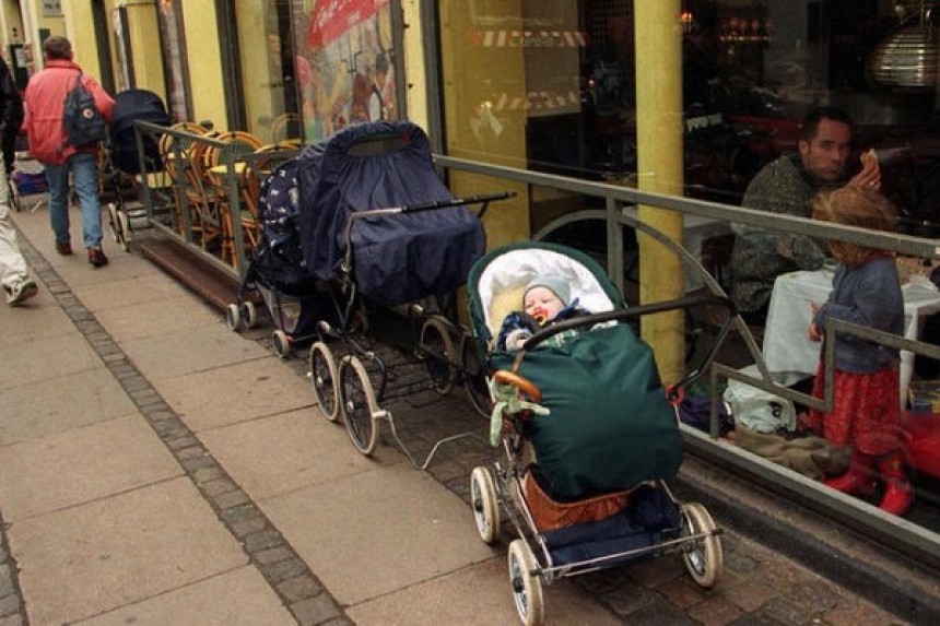 Γιατί οι Σκανδιναβοί αφήνουν τα καρότσια με τα μωρά έξω στο κρύο;