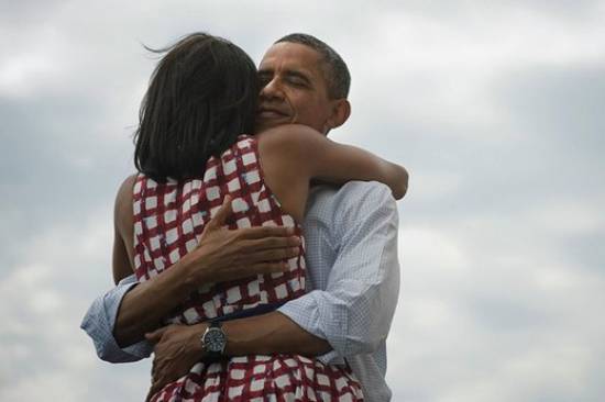Η αγκαλιά του ζεύγους Ομπάμα πιο δημοφιλής φωτογραφία στο facebook όλων των εποχών 