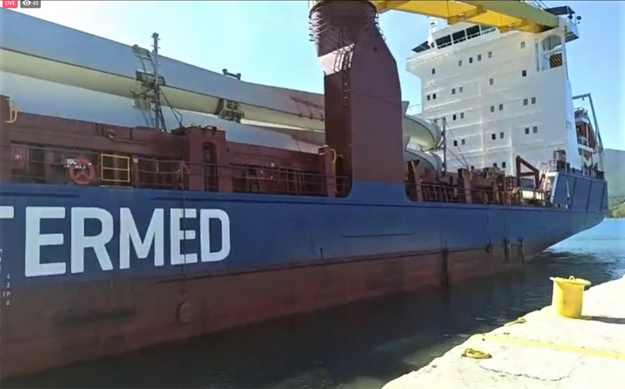 Λιμάνι Σάμης: Αναχώρησαν οι γερανοί και το πλοίο με τις ανεμογεννήτριες! (VIDEO)