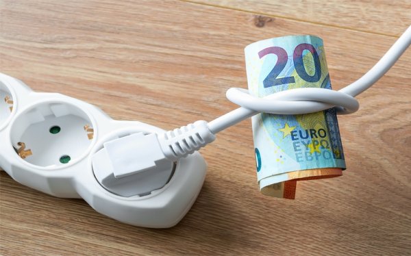 Αυξήσεις - φωτιά στο ρεύμα με τα χρωματιστά τιμολόγια - Γίνεται ο "φθηνότερος" πάροχος να είναι ο ακριβότερος; Γίνεται!