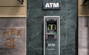 Μηδενίζονται οι τραπεζικές χρεώσεις μέσω ΔΙΑΣ – Πλαφόν 1,5 ευρώ για όλες τις υπόλοιπες χρεώσεις