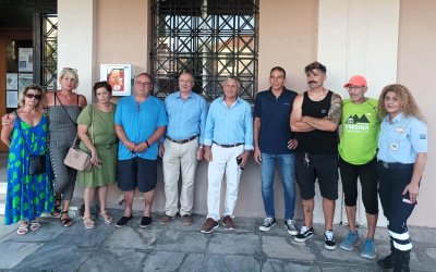 ''Δώρο ζωής!'' Οι διοργανωτές του Kefalonia Backyard Ultra παρέδωσαν στην Περιφερειακή Ενότητα Κεφαλονιάς και Ιθάκης συσκευή φορητού αυτόματου απινιδωτή