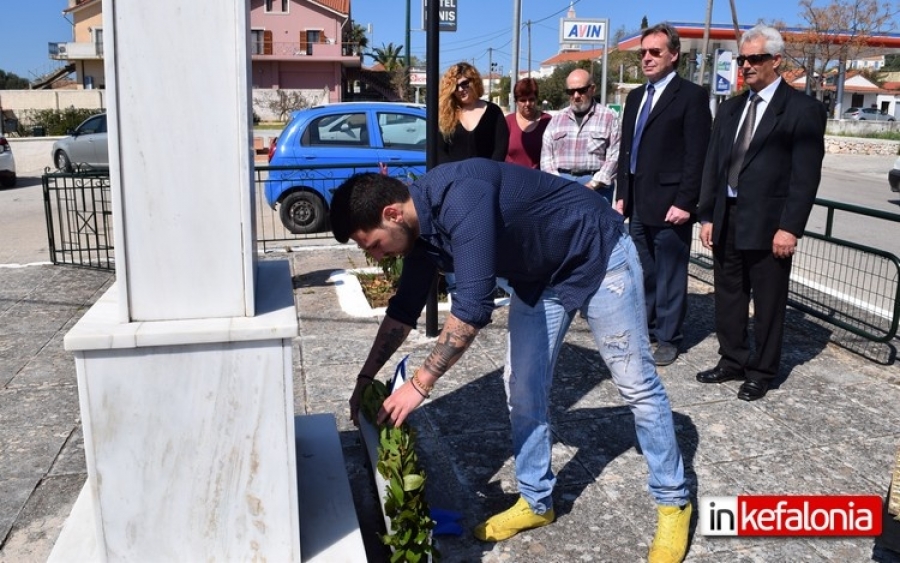 Επιμνημόσυνη δέηση και κατάθεση στεφάνων στο Μνημείο Πεσόντων στα Περατάτα (εικόνες)