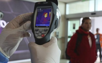 ΗΠΑ: Η κυβέρνηση δεν θα απαιτεί από τους ξένους επισκέπτες να έχουν εμβολιαστεί