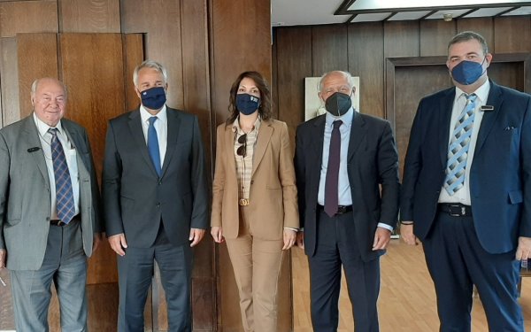 Ο Πρόεδρος της ΠΕΔ-ΙΝ με Επιτροπή Δημάρχων στον Υπουργό Εσωτερικών Μάκη Βορίδη για τα επείγοντα προβλήματα των Δήμων μας.