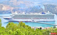 Το κρουαζιερόπλοιο Azura σήμερα στο λιμάνι του Αργοστολίου